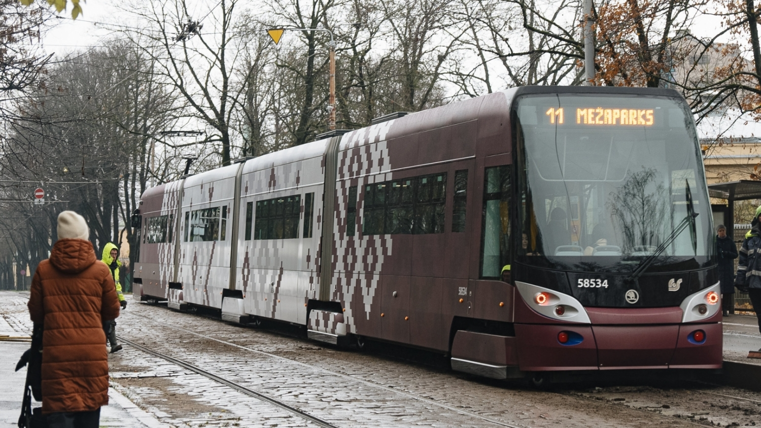 Valsts svētkos, 18. novembrī, Rīgas pilsētas sabiedriskais transports un autostāvvietas būs bez maksas